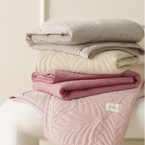 Velúrový prehoz na posteľ Feel - púdrovo ružový 170x210 cm Velúrový prehoz na posteľ Feel - púdrovo ružový 170x210 cm