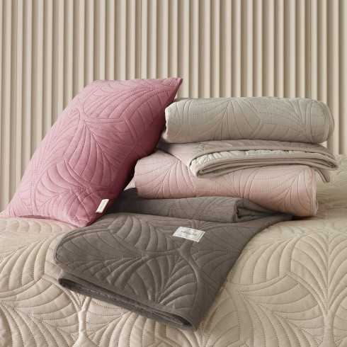 Velúrový prehoz na posteľ Feel - púdrovo ružový 170x210 cm Velúrový prehoz na posteľ Feel - púdrovo ružový 170x210 cm