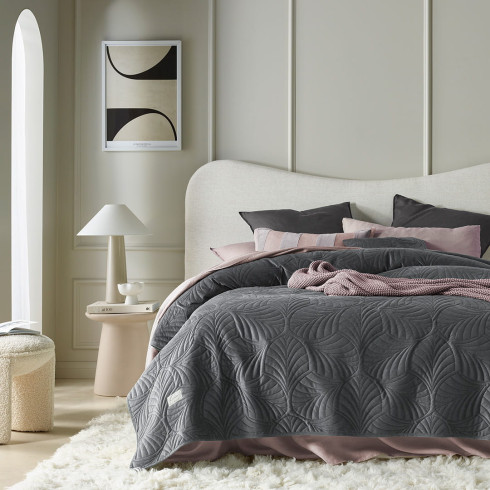 Velúrový prehoz na posteľ Feel - tmavo sivý 200x220 cm Velúrový prehoz na posteľ Feel - tmavo sivý 200x220 cm