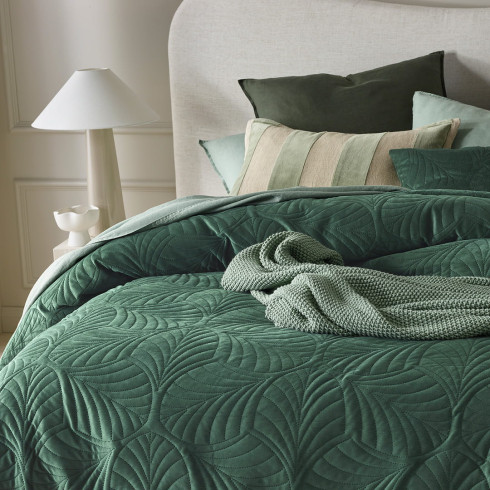 Velúrový prehoz na posteľ Feel - tmavo zelený 200x220 cm Velúrový prehoz na posteľ Feel - tmavo zelený 200x220 cm