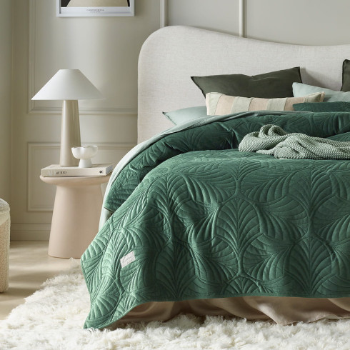 Velúrový prehoz na posteľ Feel - tmavo zelený 200x220 cm Velúrový prehoz na posteľ Feel - tmavo zelený 200x220 cm