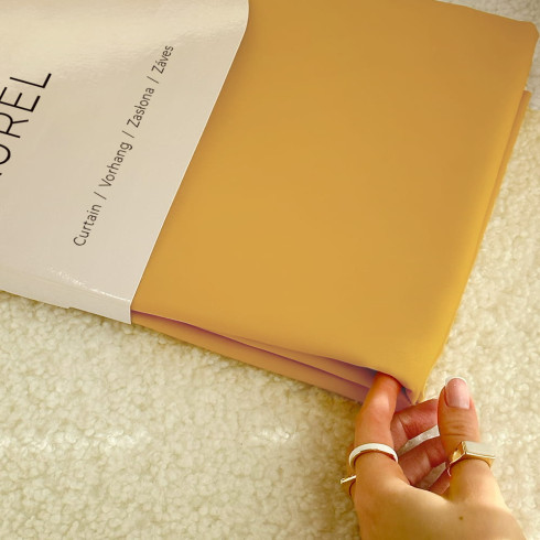 Zatemňujúci záves LAUREL - horčicový 140x250 cm - uchytenie dekoračné kolieska