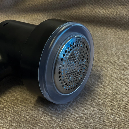 Bezdrôtový odstraňovač žmolkov, čierny