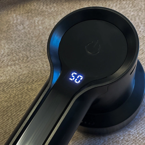 Bezdrôtový odstraňovač žmolkov, čierny