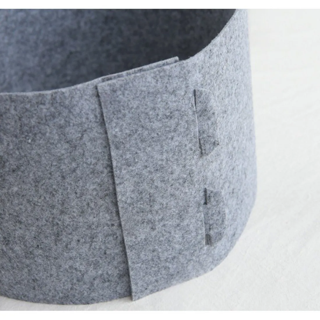 Dekoratívny obal na vianočný stromček - šedý