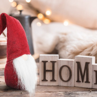 Stojaci vianočný škriatok 30 cm, červený