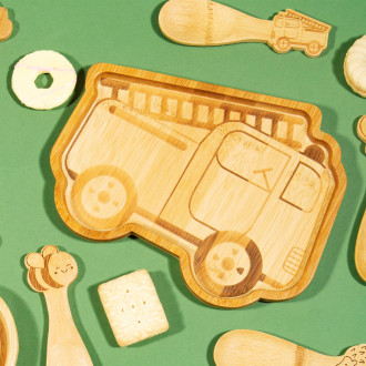 Detský bambusový tanier v tvare hasičského auta