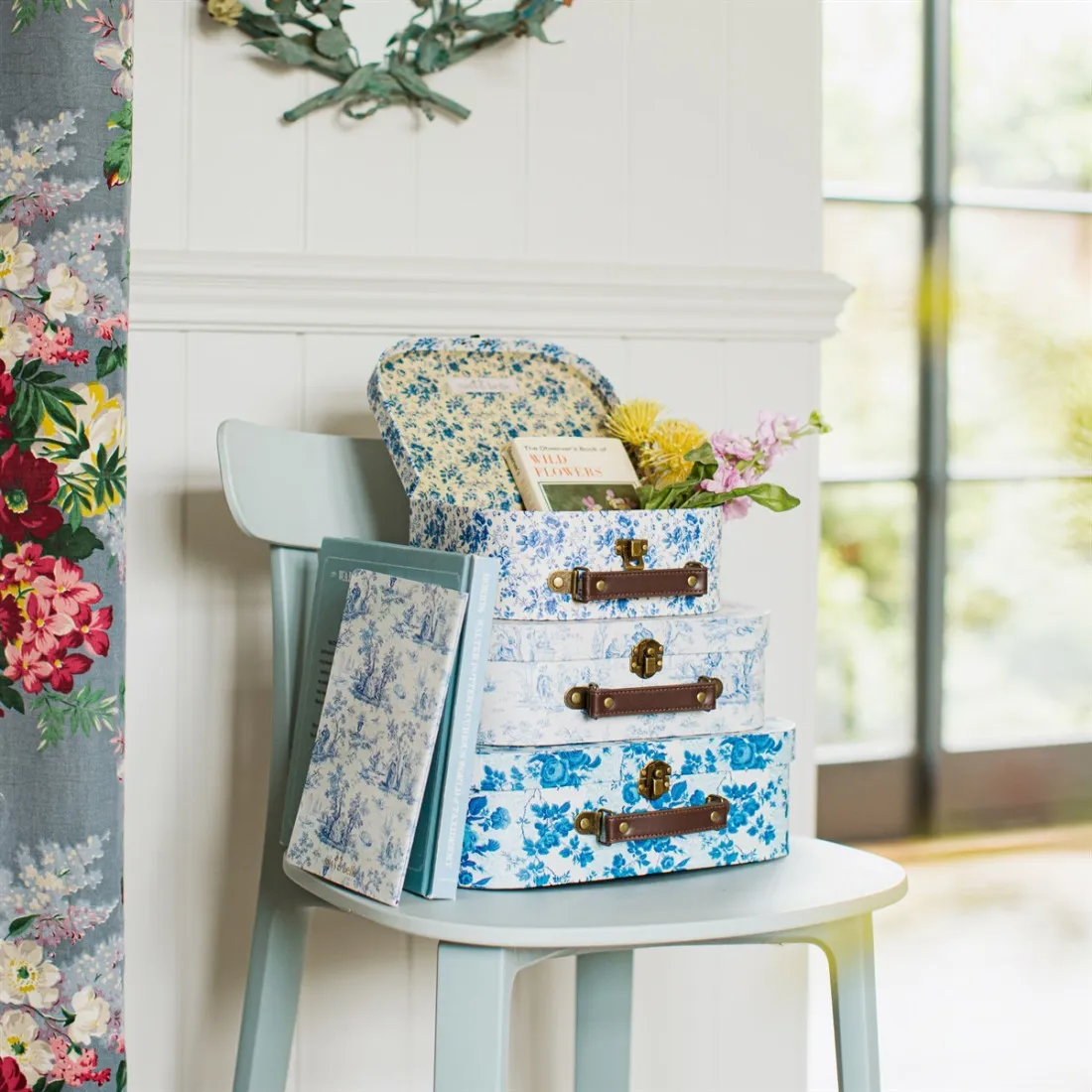 Kartónový kufrík Celeste - stredný