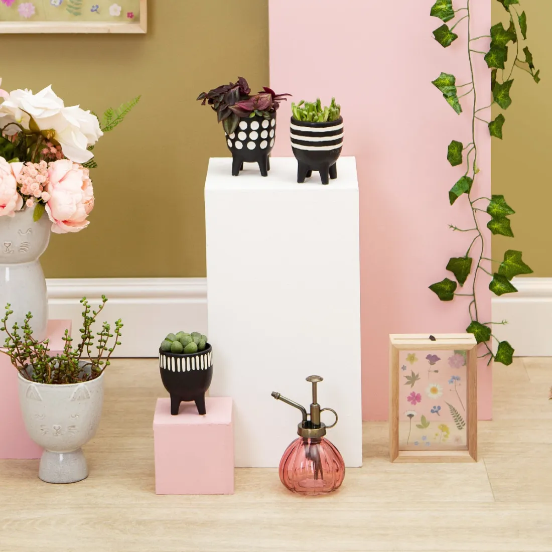 Mini kvetináče na nožičkách - Set 3 kusov