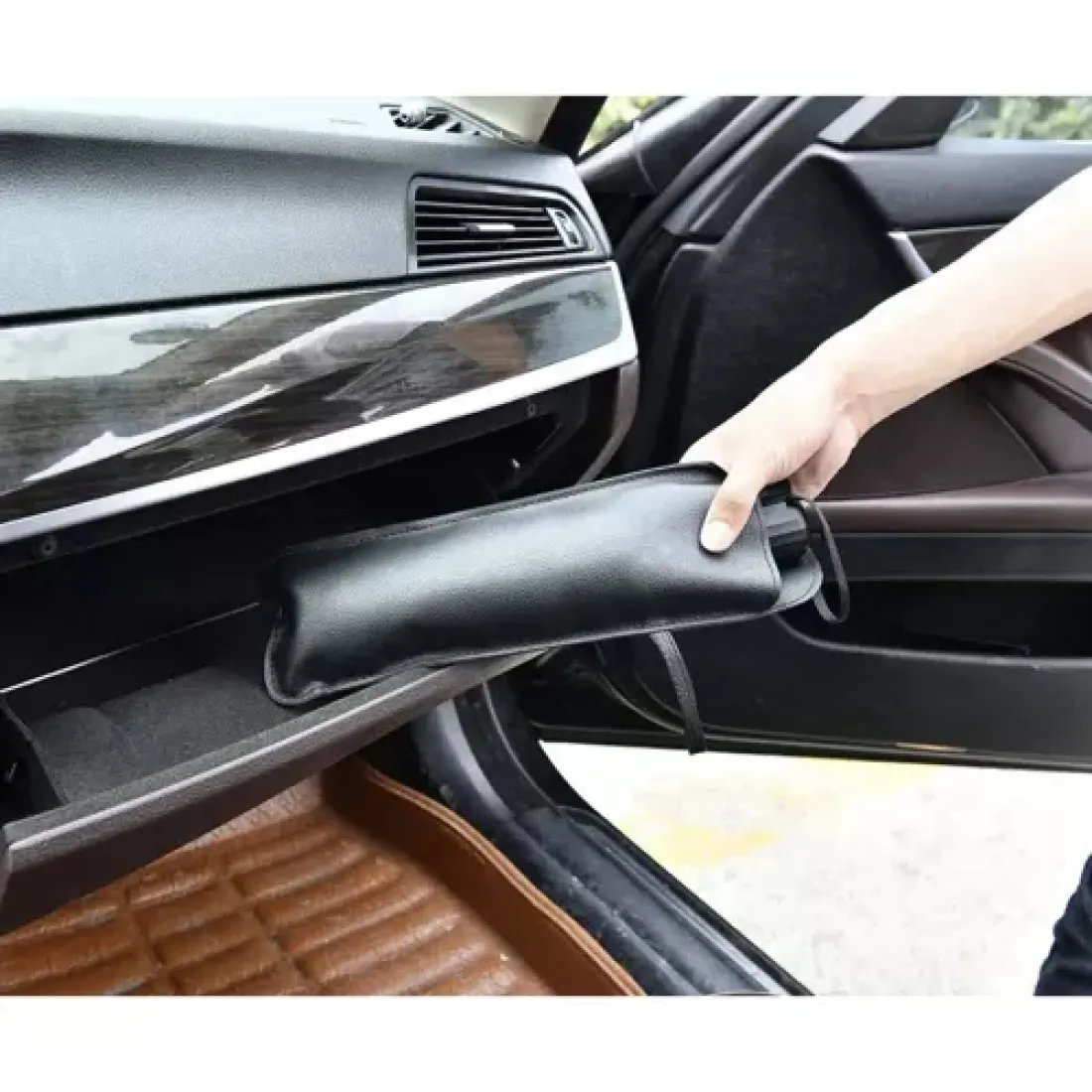 Sluneční clona na čelní sklo auta 132x76 cm