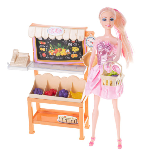 Bábika v supermarkete s potravinami - ružová