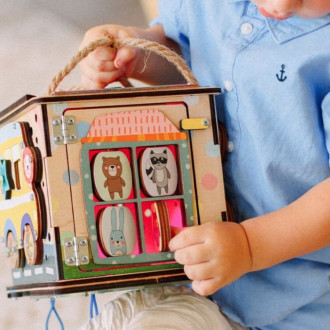 Activity board kocka s LED na cesty