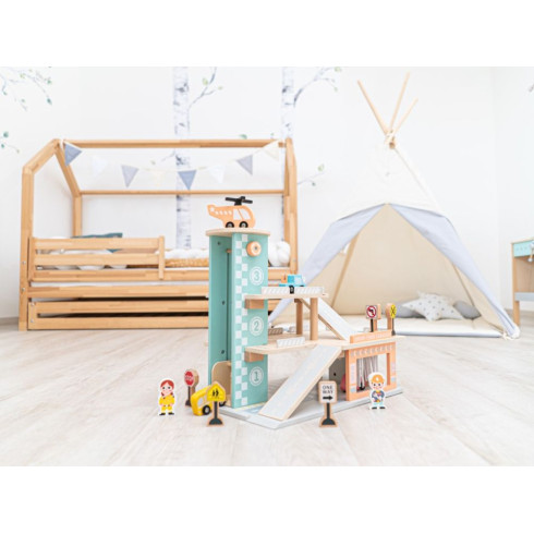 Dřevěná garáž na autíčka s myčkou