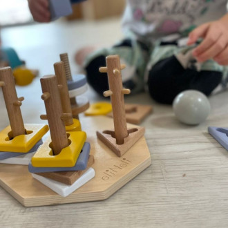 Dřevěná nasazovací hra - tvary