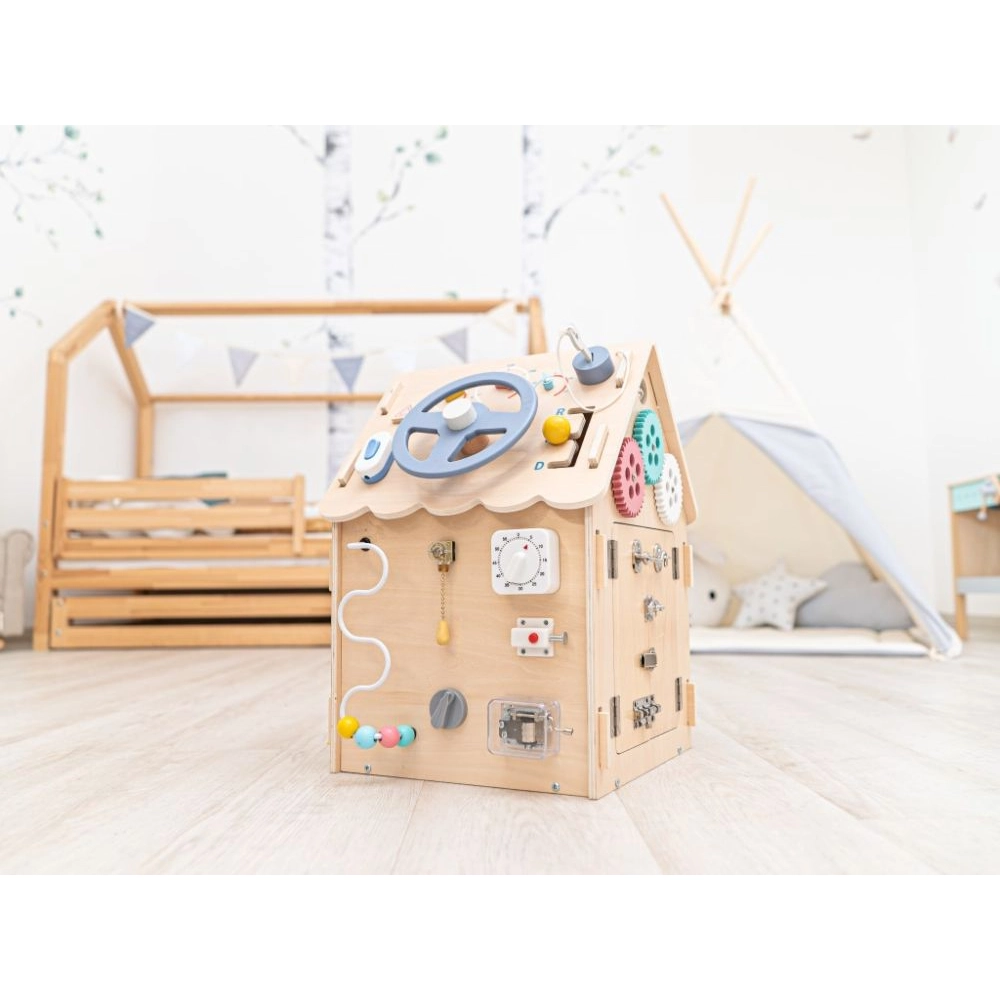 Dřevěný activity board domek Natur + dětský telefon
