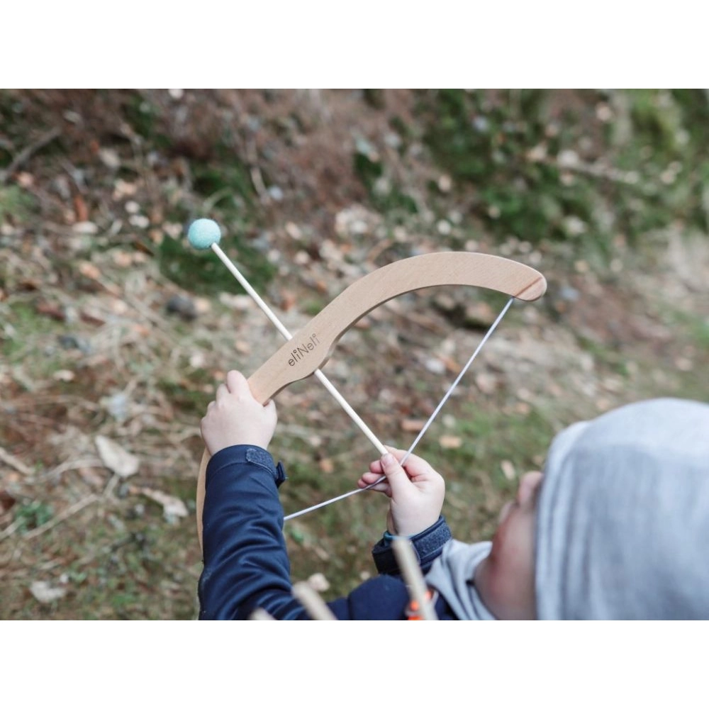 Drevený luk so šípmi a terčom