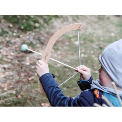 Drevený luk so šípmi a terčom