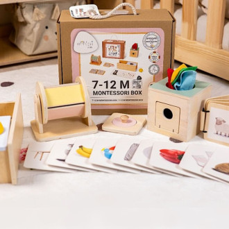 Dřevěný Montessori edukační box pro miminka 7–12 měsíců