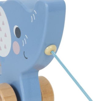 Drevený slon na kolieskach so špagátikom