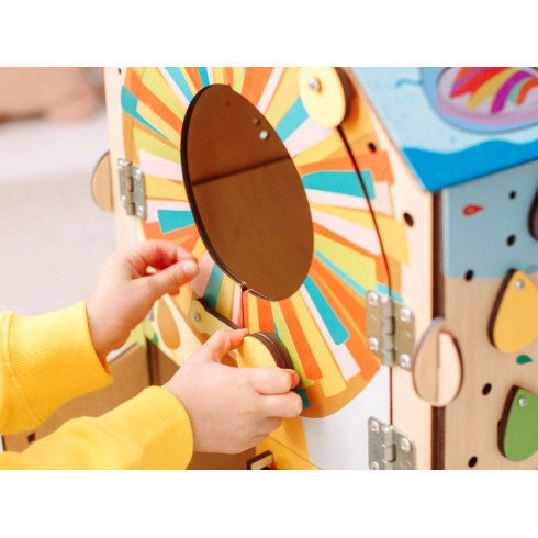 Svietiaci activity board domček - Safari s levom