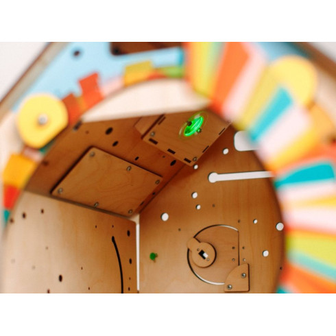 Svietiaci activity board domček - Safari s levom