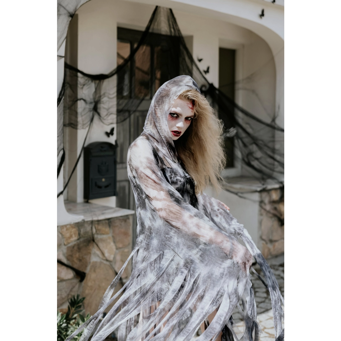 Costum de damă zombie, negru-gri, cu glugă, mărimea L-XL