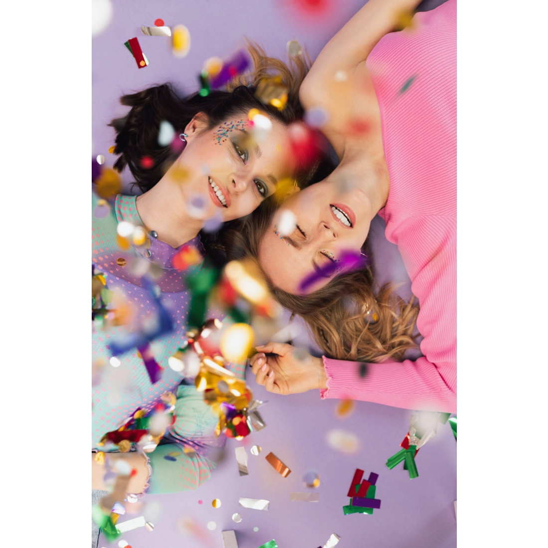 Barvni bleščeči puder za obraz – učinek pegic, 3 g, mix barv