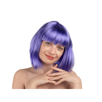 Fialová paruka Kleopatra – krátké mikádo s ofinou na karneval