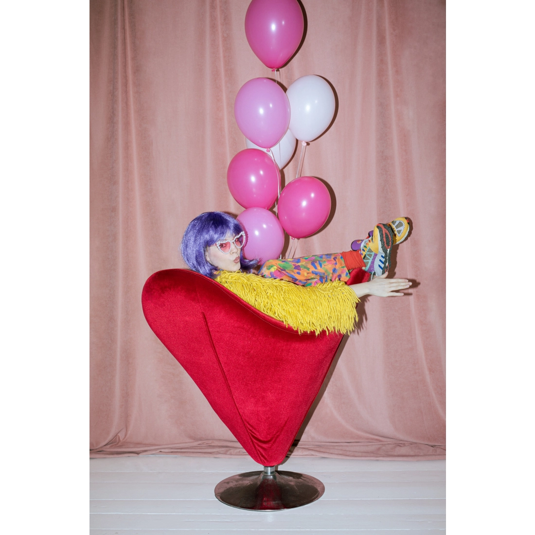 Pernucă mov Cleopatra, păr scurt până la umeri pentru carnaval