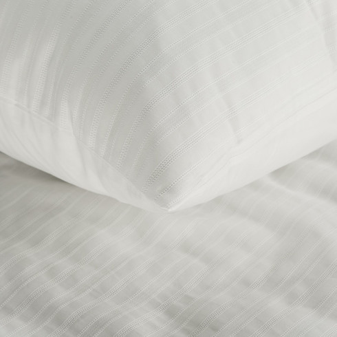 Obliečky 160x200 cm bavlnené renforcé, biele s pruhovaným vzorom