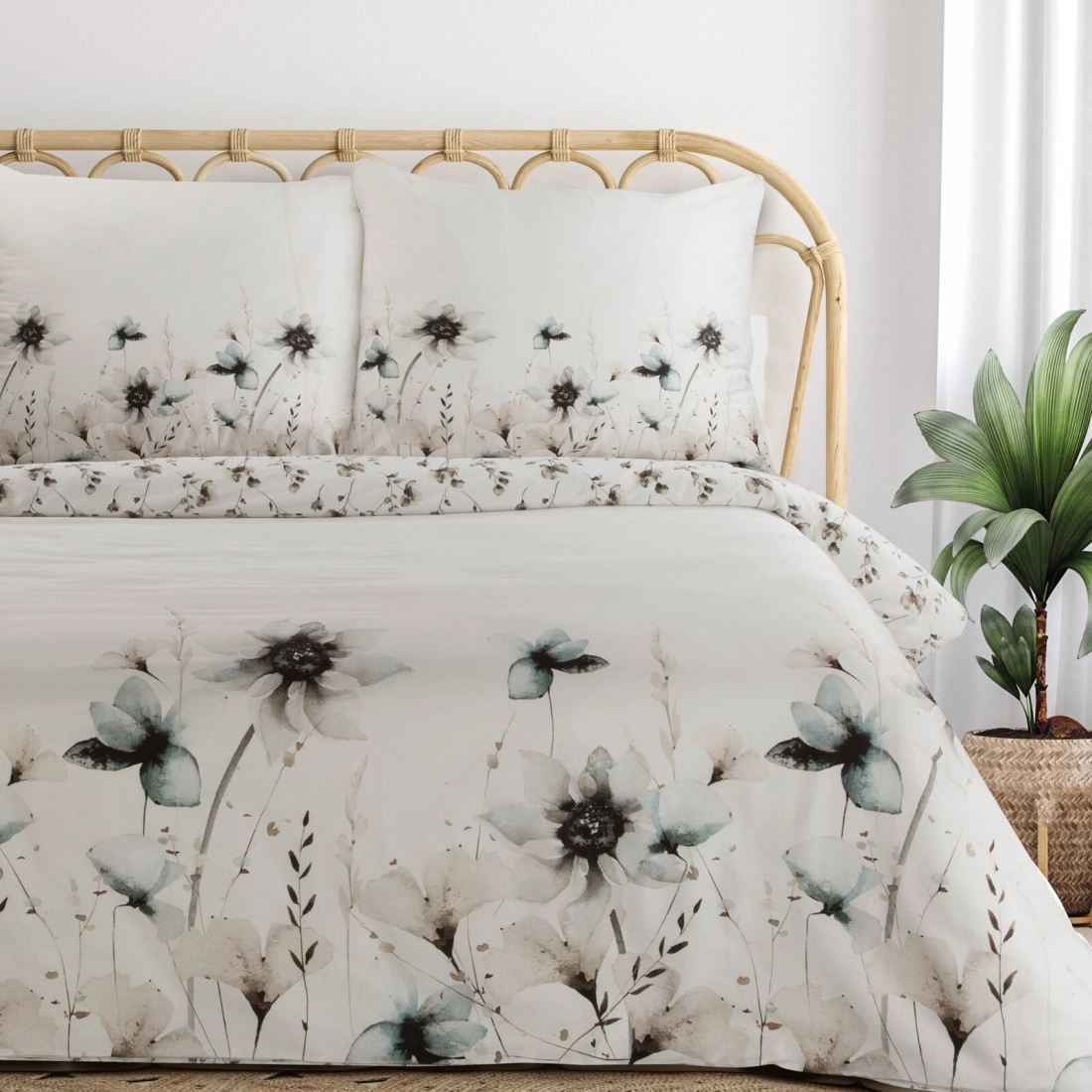 Obliečky 160x200 cm saténové s kvetinovým vzorom biele a béžové