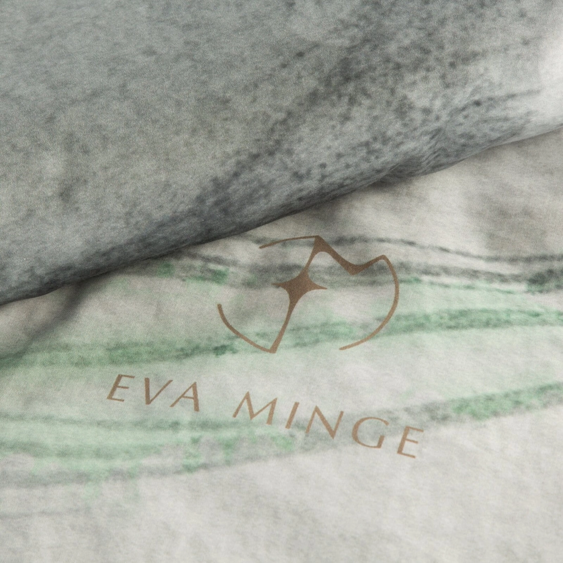 Saténové povlečení 160x200 cm s rostlinným vzorem, světle šedé a mentolové