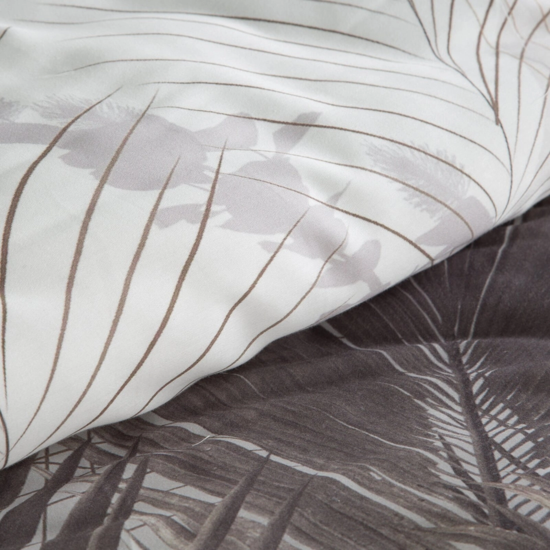 Povlečení 220x200 cm saténové bavlněné s motivem palmových listů, krémové a béžové
