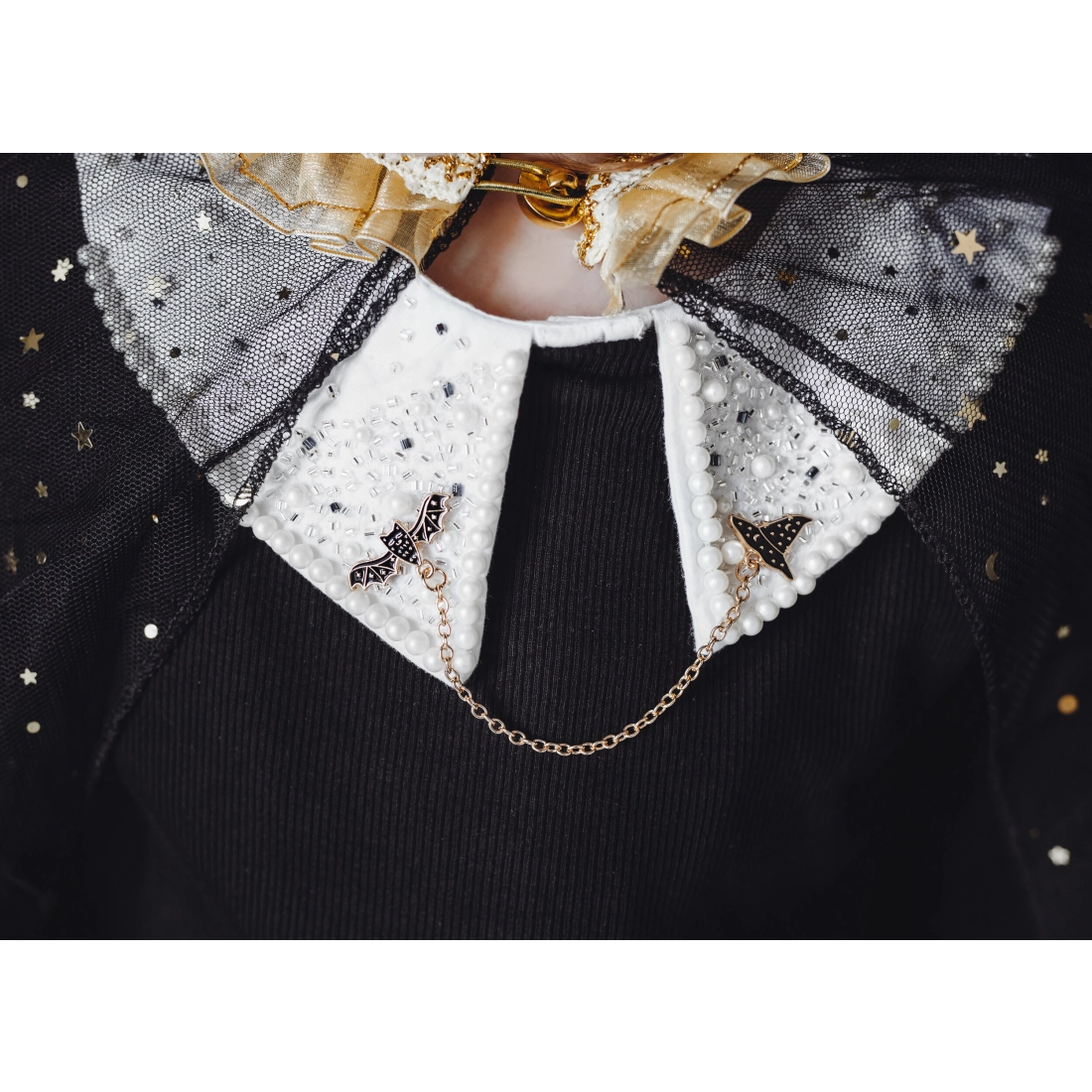 Broșă decorativă pentru guler, Liliac și Pălărie de vrăjitoare, negru cu auriu, 13,5 cm