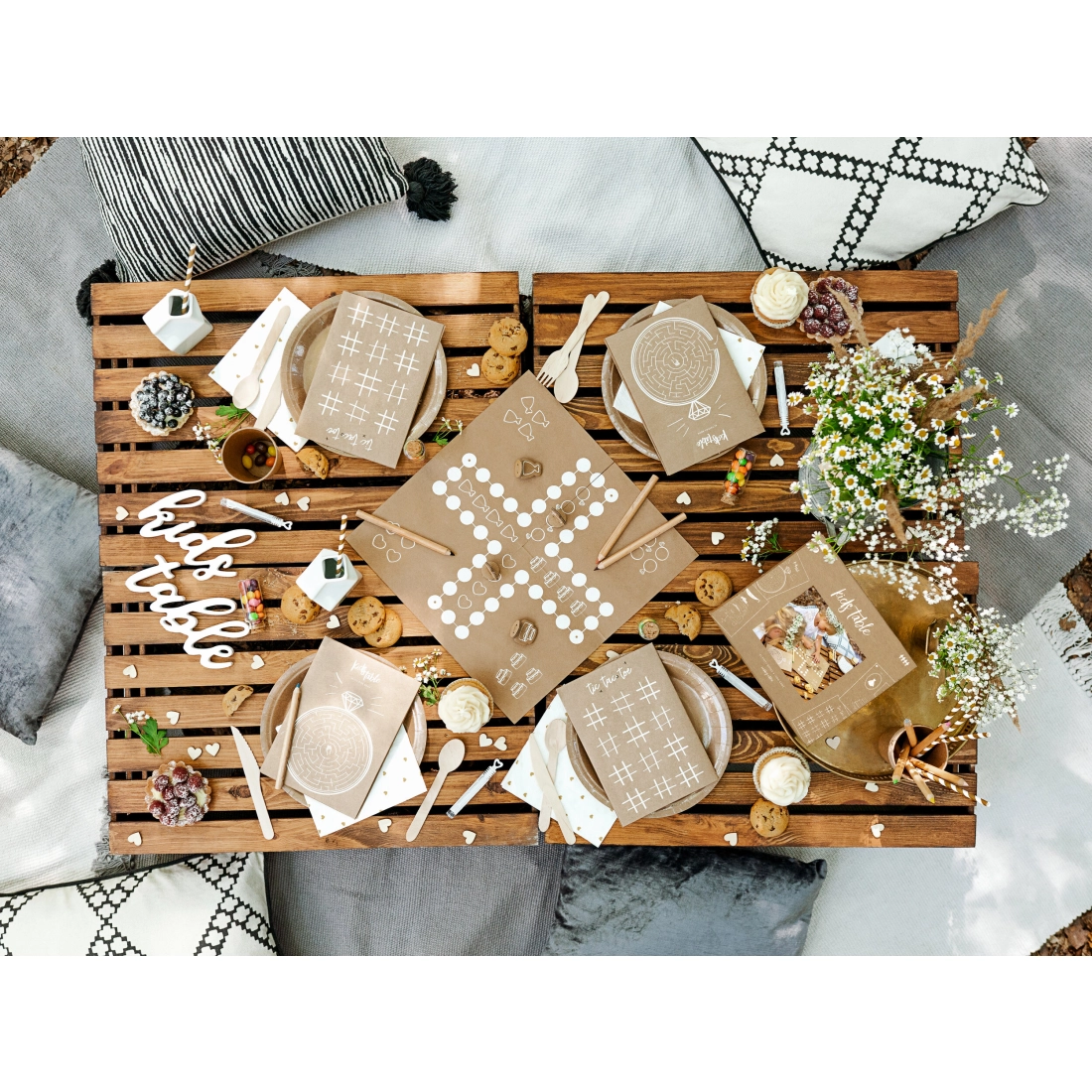 Papirnate slamice zlate črtaste 19,5 cm – 10 kos