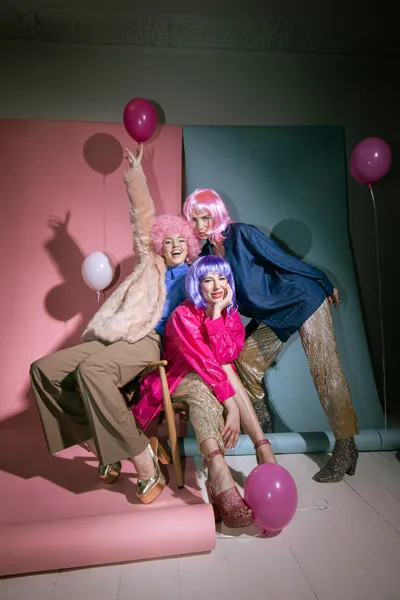 Afro kodrasta lasulja, svetlo rožnata – karnevalska lasulja