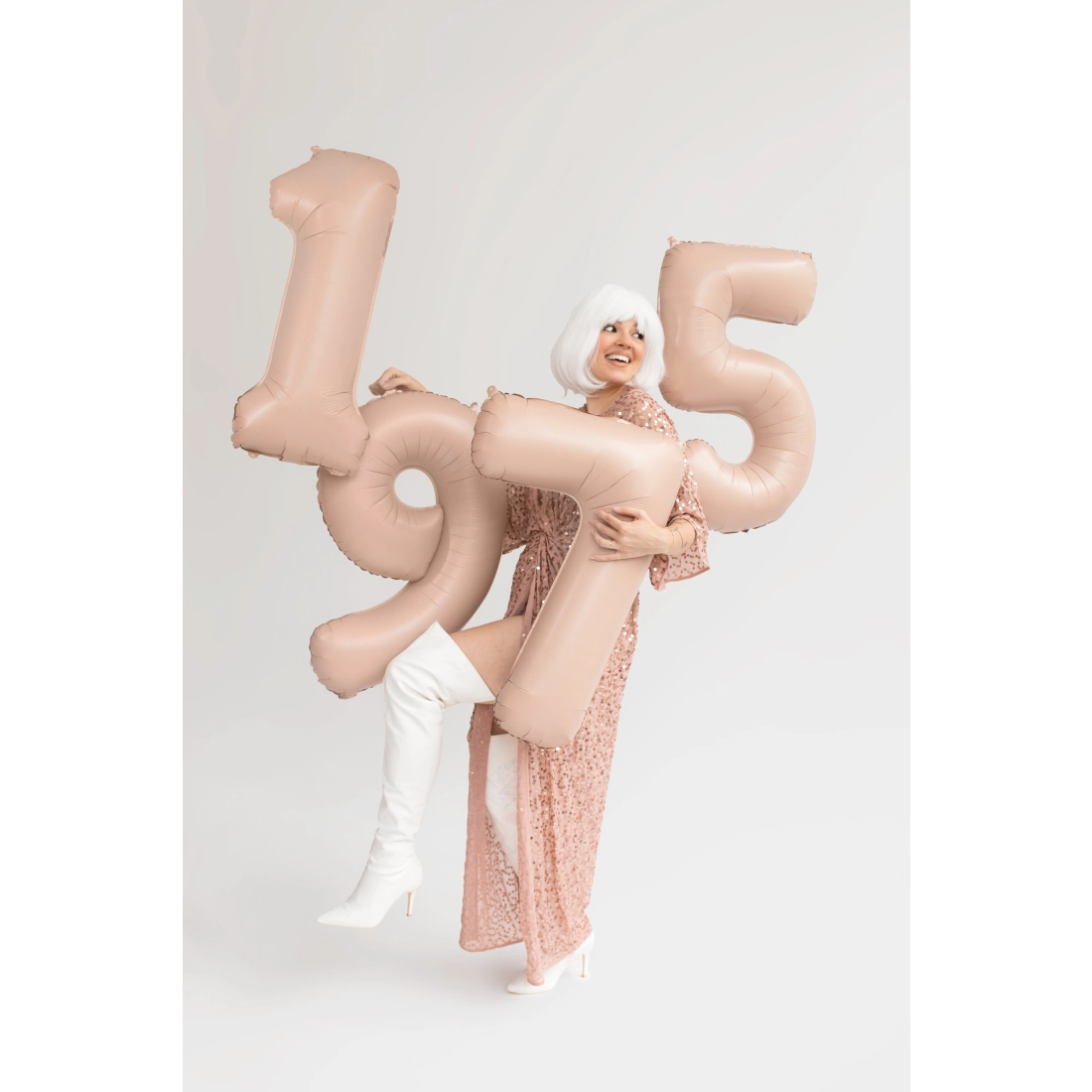 Perika Kleopatra bijela – srednje duga ravna kosa za karneval