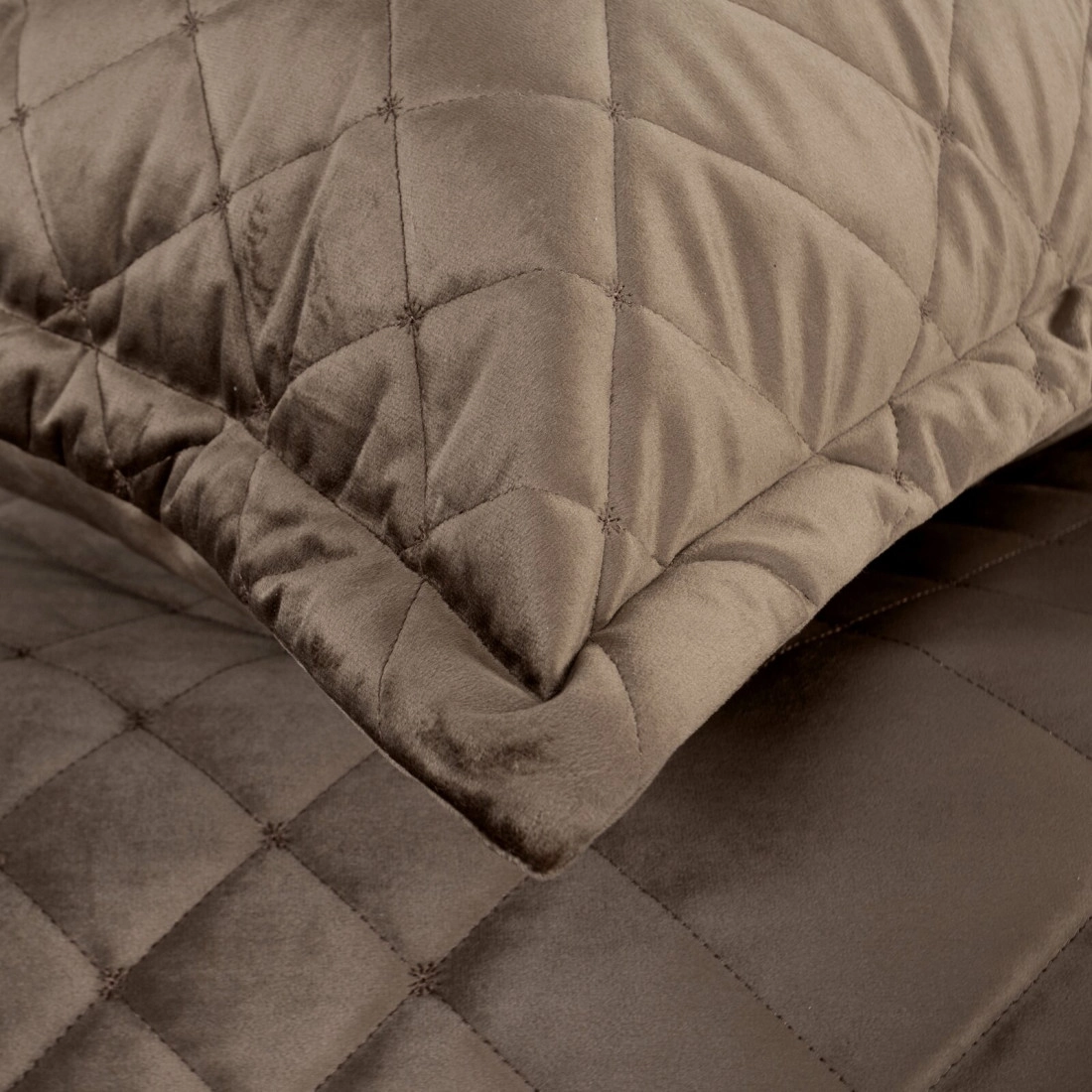 Prehoz 200x220 cm s geometrickým vzorom, hnedý