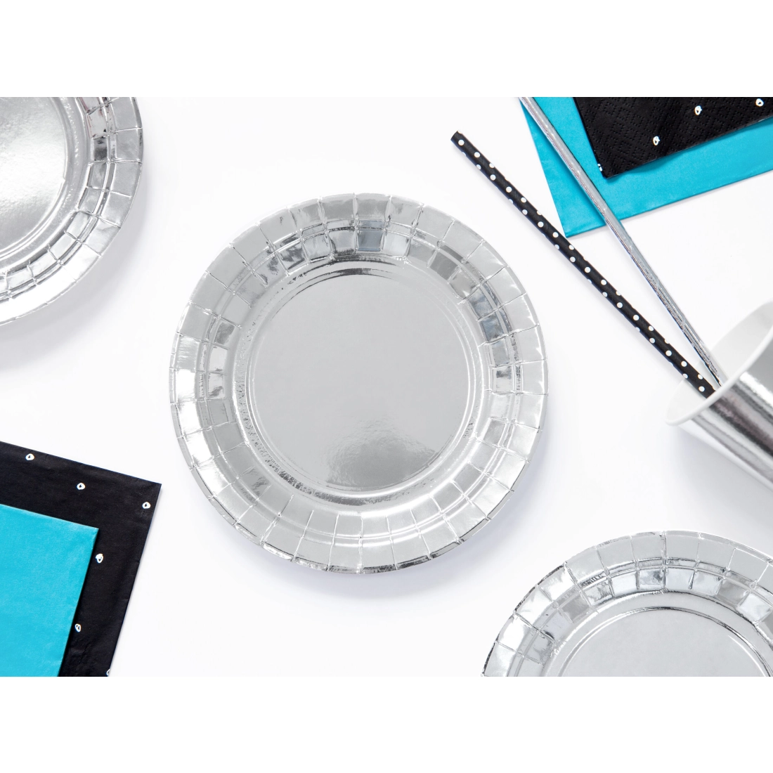 Srebrni papirnati krožniki 18 cm – paket 6 kos