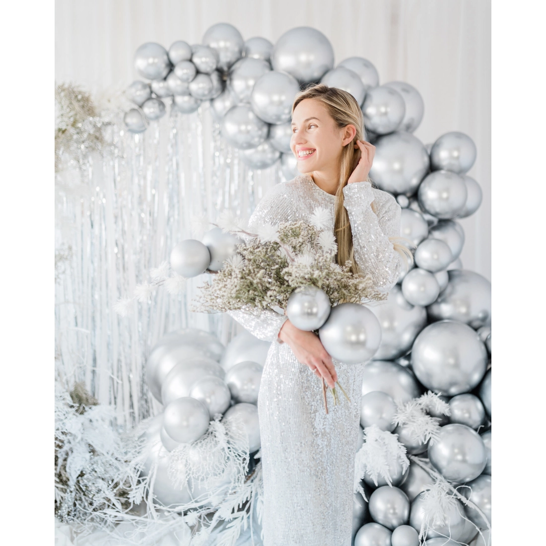 Srebrni okrogli bleščeči balon 60 cm – dekoracija za praznovanja