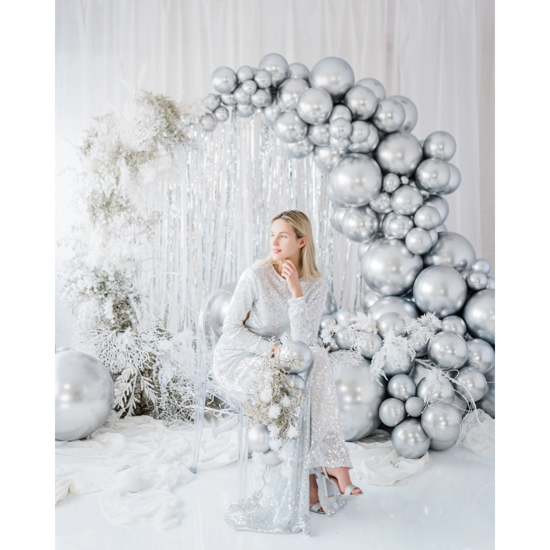 Srebrni okrogli bleščeči balon 60 cm – dekoracija za praznovanja