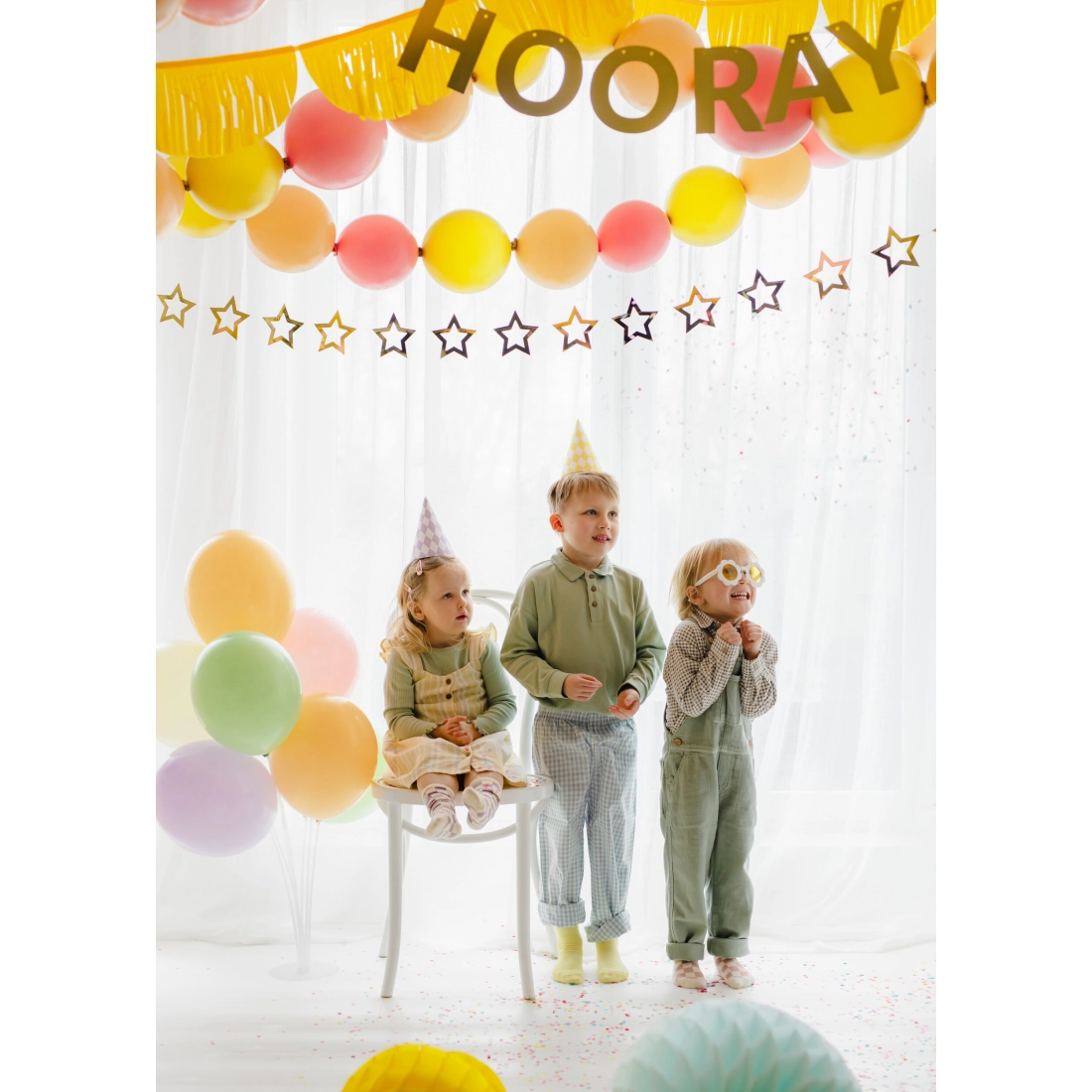 Zlata papirnata girlanda z zvezd 3 m – dekorativna veriga za zabave