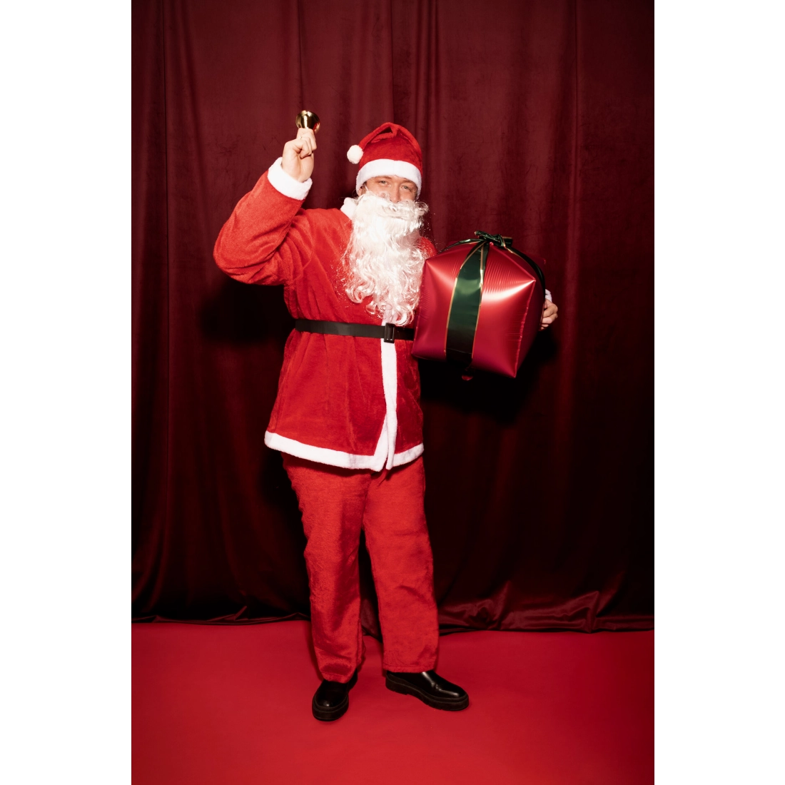 Zlatý vánoční zvoneček Santa Claus s dřevěnou rukojetí 11 cm