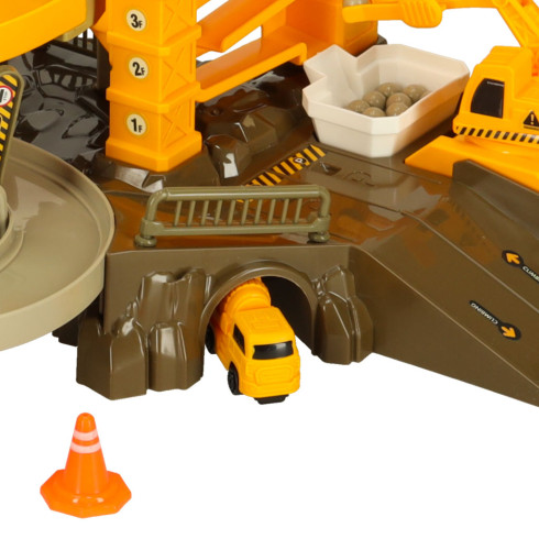 Důlní závodní autodráha s parkovištěm