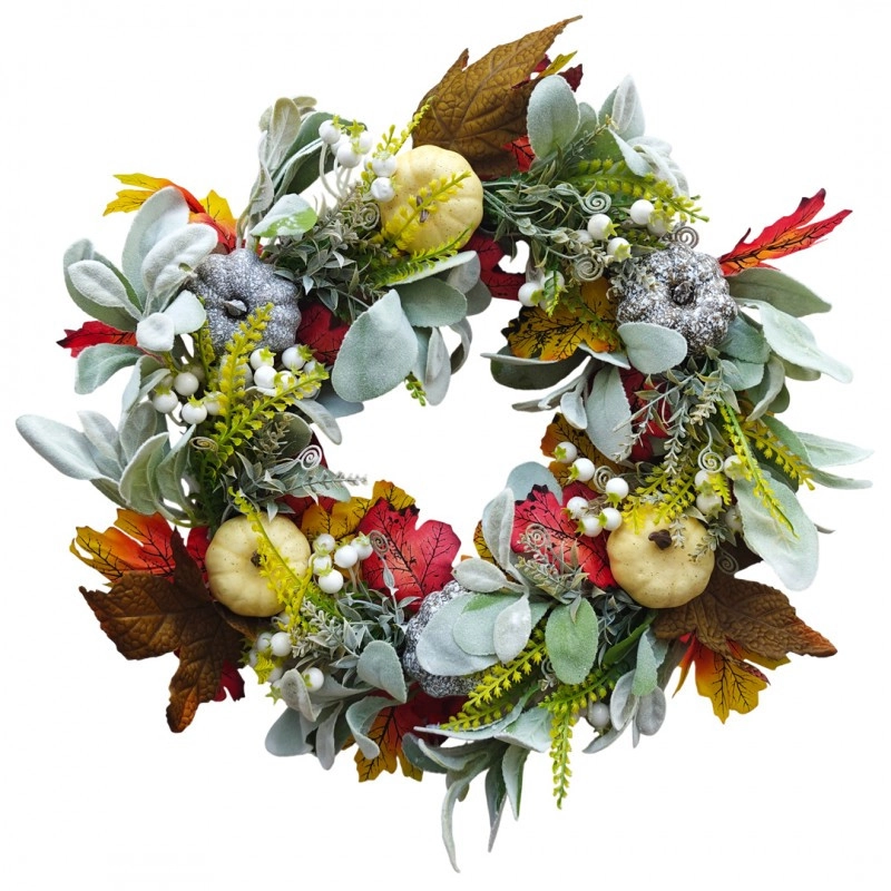 Dekoratívny jesenný veniec na dvere s tekvicami