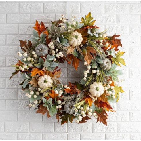 Dekoratívny jesenný veniec na dvere s tekvicami