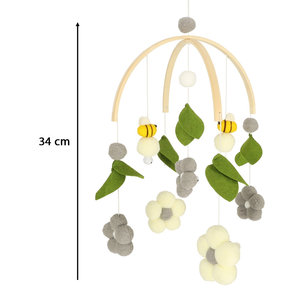 Drevený kolotoč nad postieľku s plyšovými príveskami