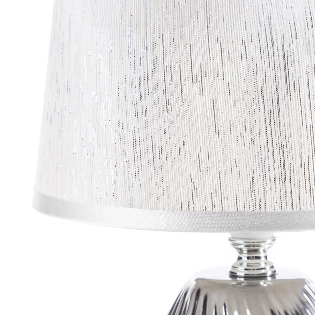 Keramická dekoratívna lampa Jolie zdobená reliéfnym vzorom - strieborná