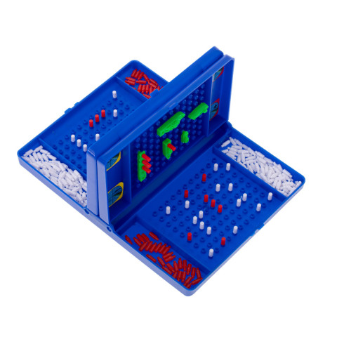 Logická hra s námornou bojovou loďou