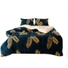 Obojstranná plyšová deka/ prehoz na posteľ 180x220 cm - tmavo modrá so zlatými listami